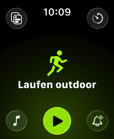 Das neue Layout der Trainingsapp mit grünen Tasten in jeder Ecke für den Zugriff auf Hinweise, Musik, Erlebnisse, eigene Trainings und Messwerte vor einem schwarzen Hintergrund. In der Mitte ein grünes Läufersymbol mit dem Schriftzug „Laufen outdoor“ in weißen Buchstaben und einer grünen Wiedergabetaste darunter