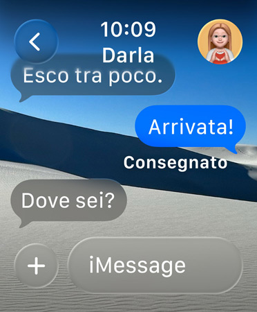 Un messaggio semitrasparente chiede “Dove sei?”; sotto compare la funzione Suggerimenti con un’azione smart che invita a condividere la posizione per 1 ora