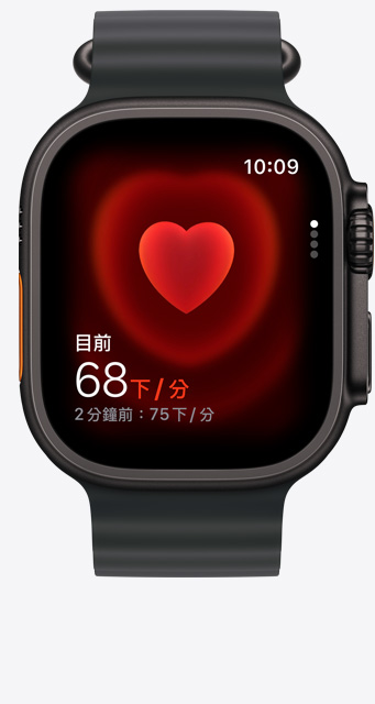 Apple Watch Ultra 3，展示黑色鈦金屬錶殼，搭配黑色海洋錶帶，螢幕顯示心率 app 及目前每分鐘心跳數